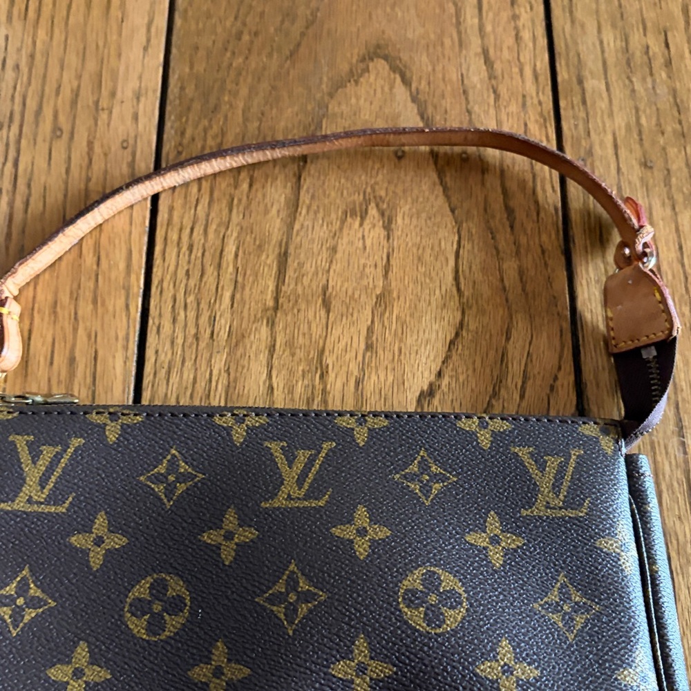 Louis Vuitton Classic Brown Monogram Shoulder Bag - Picture 9 of 16